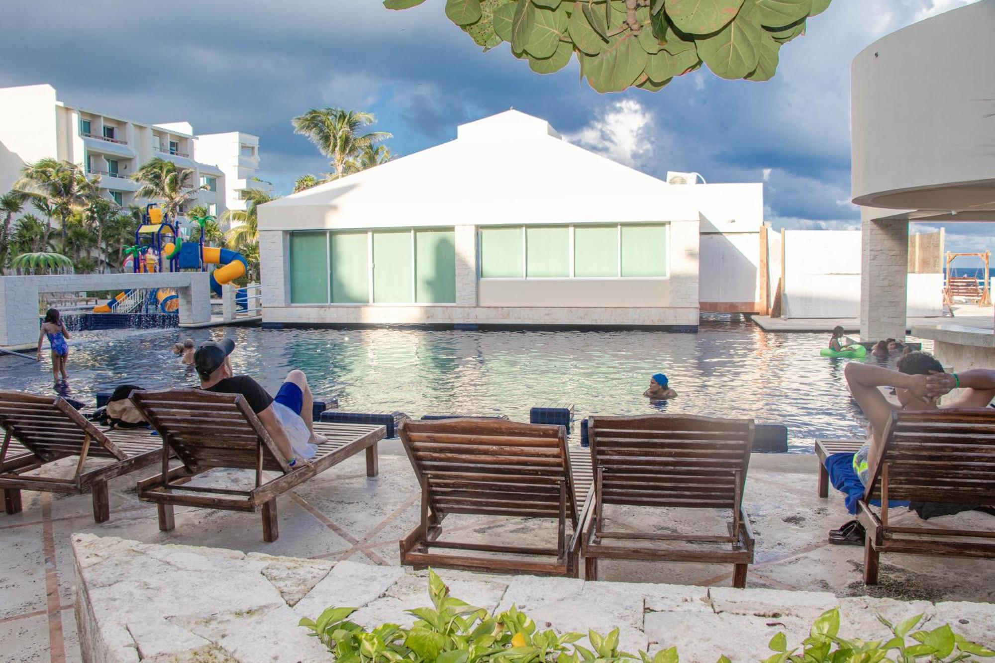Beachfront Apartments Cancún Exterior foto